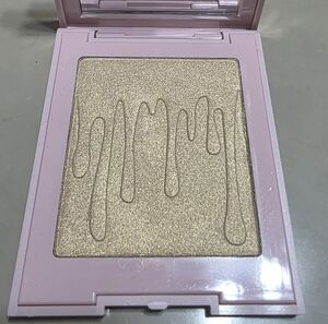 Kylie Jenner Pressed Illuminating Powder "Dreamin Of Diamonds"